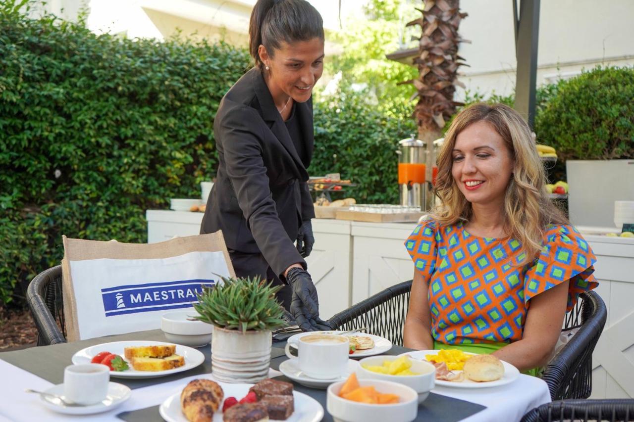 Hotel Maestrale Riccione Kültér fotó