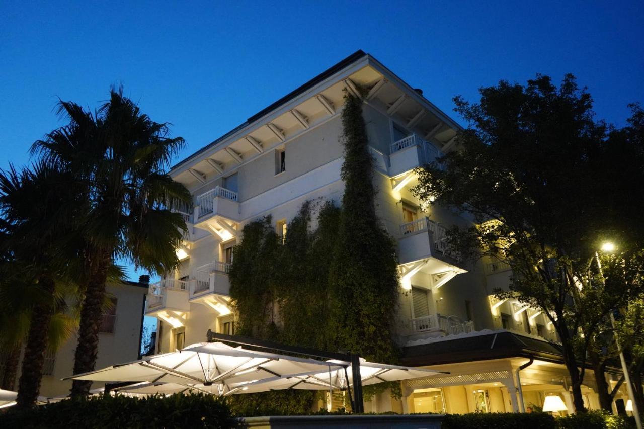 Hotel Maestrale Riccione Kültér fotó