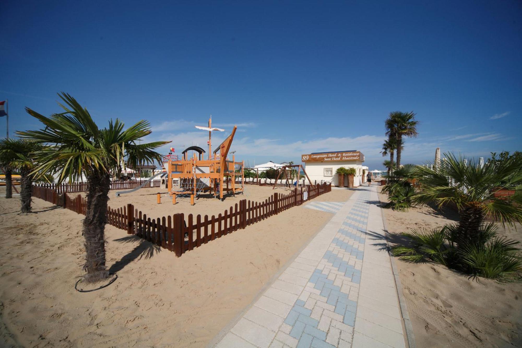 Hotel Maestrale Riccione Kültér fotó