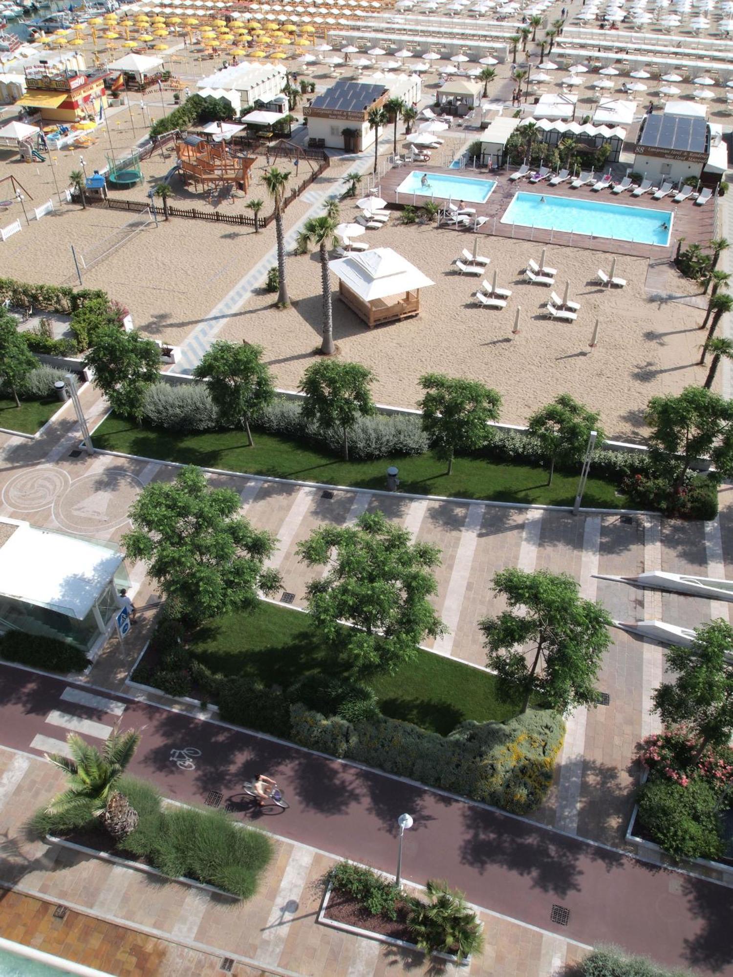 Hotel Maestrale Riccione Kültér fotó